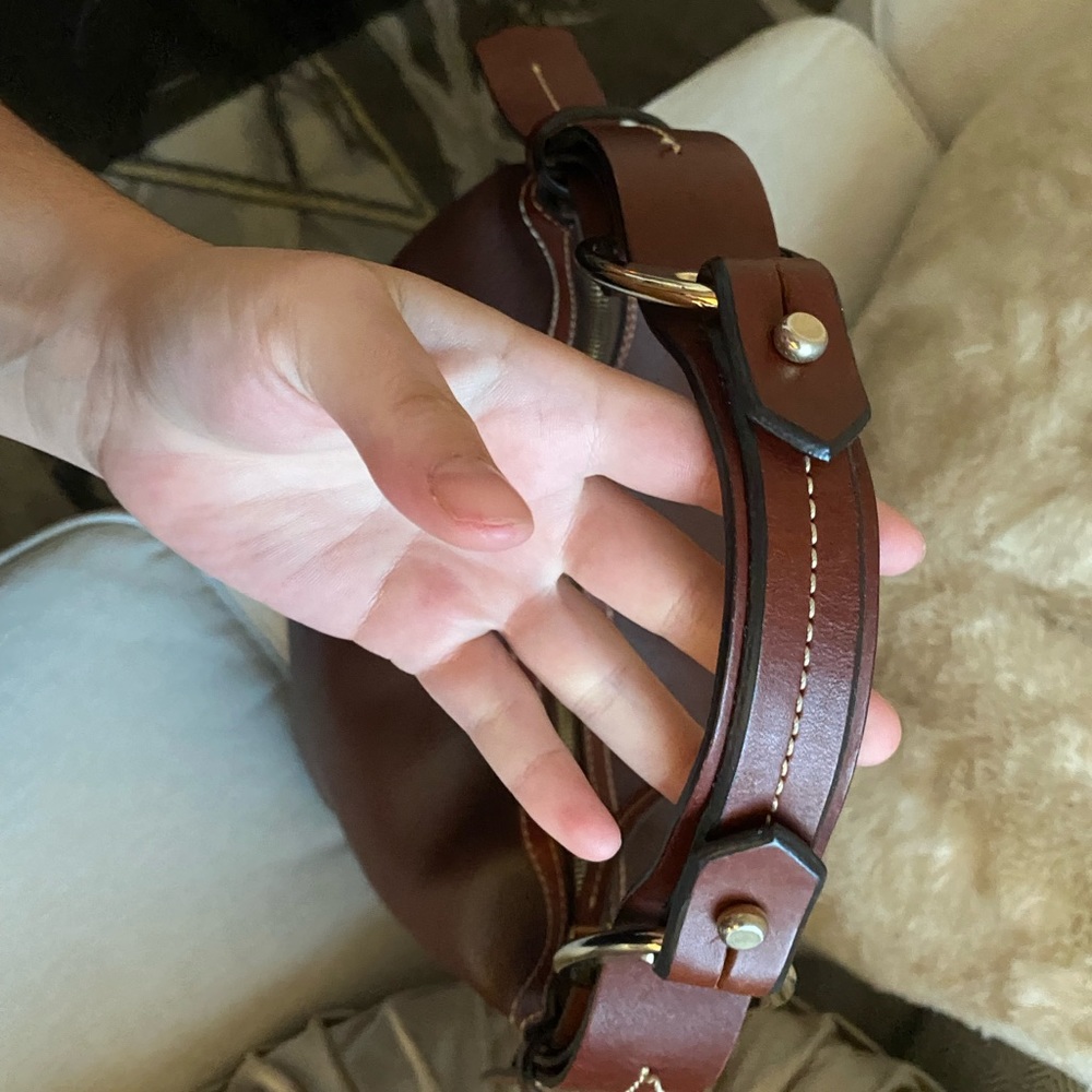 GIVVY DEC 31 Like new Amber Dooney & Bourke Medium Stretch Slouched Shoulder Bag - Picture 4 of 11